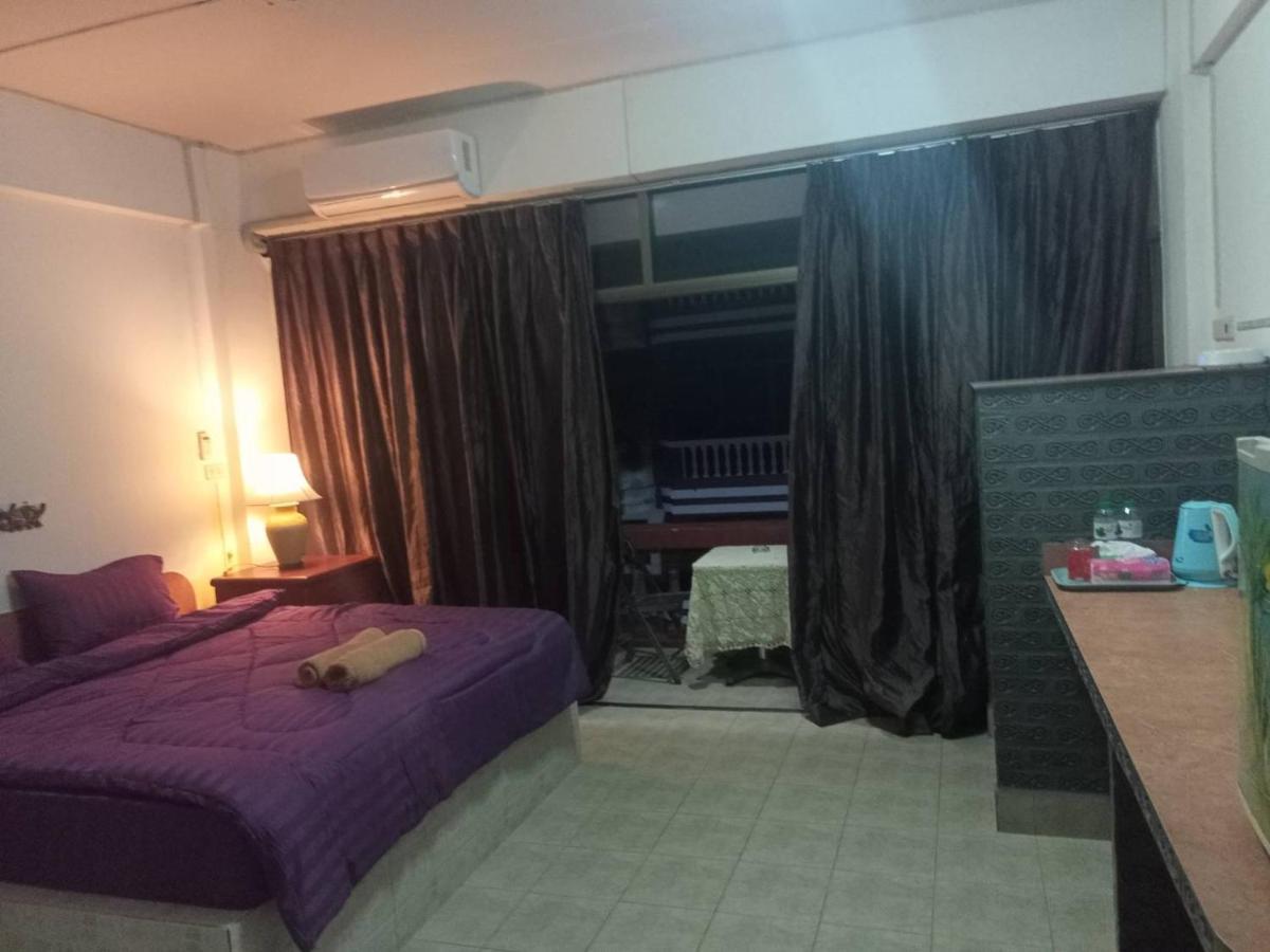 Pluemchai Guesthouse Jomtien Beach Extérieur photo