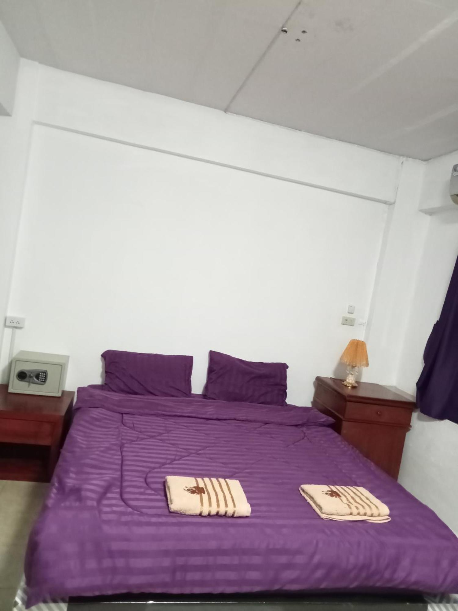 Pluemchai Guesthouse Jomtien Beach Extérieur photo