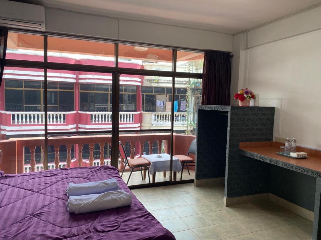 Pluemchai Guesthouse Jomtien Beach Extérieur photo