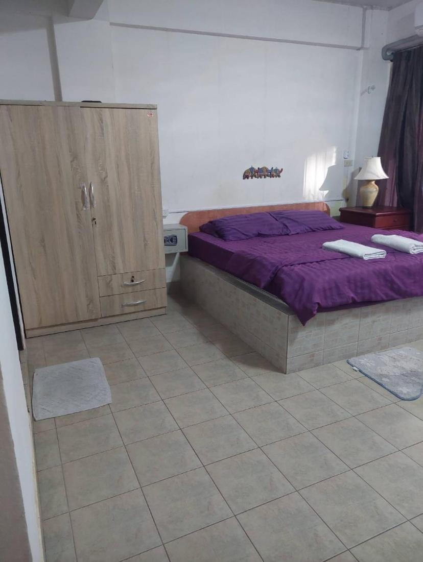 Pluemchai Guesthouse Jomtien Beach Extérieur photo
