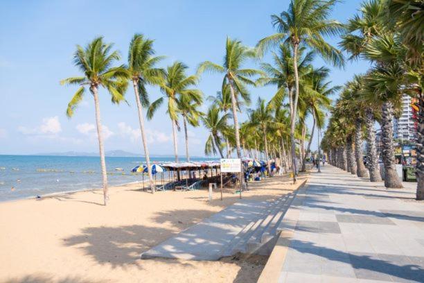 Pluemchai Guesthouse Jomtien Beach Extérieur photo
